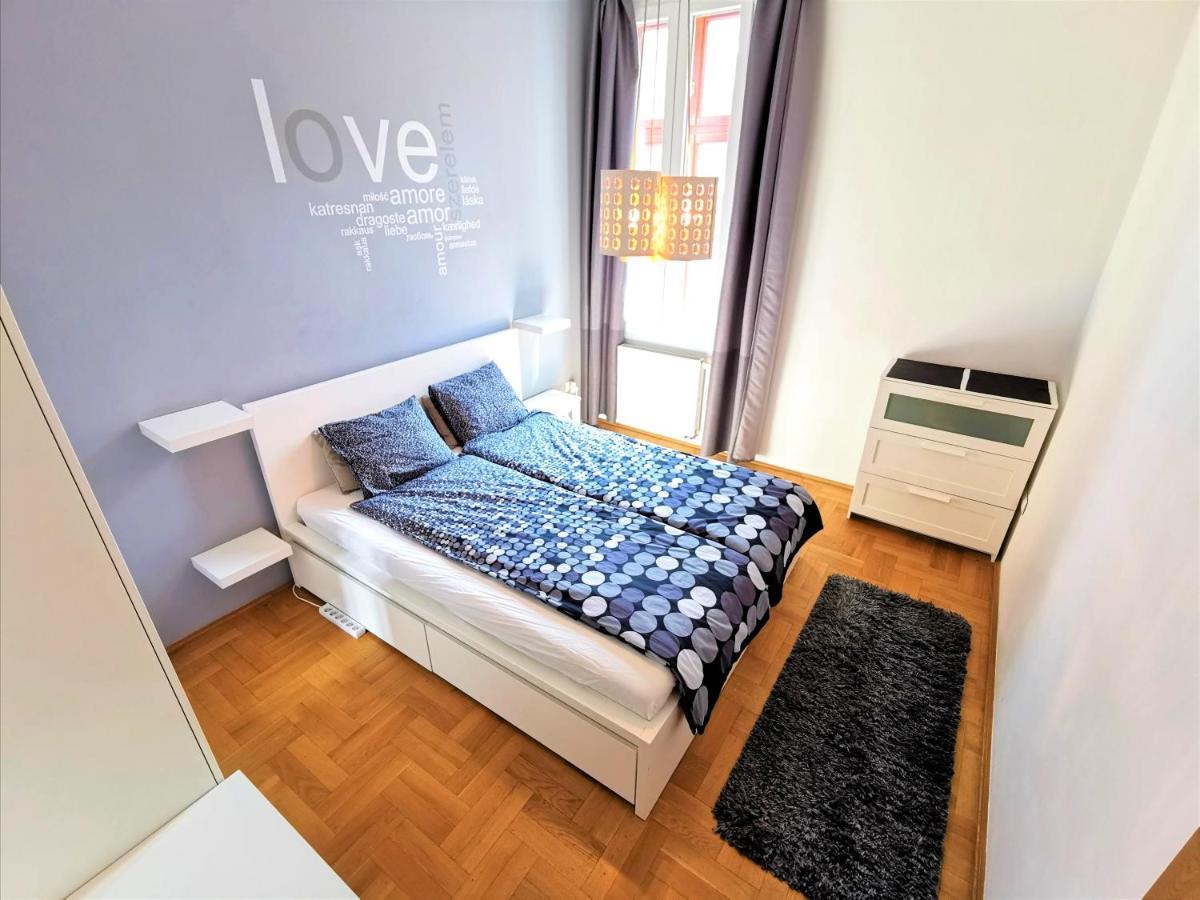Gozsdu Apartment *