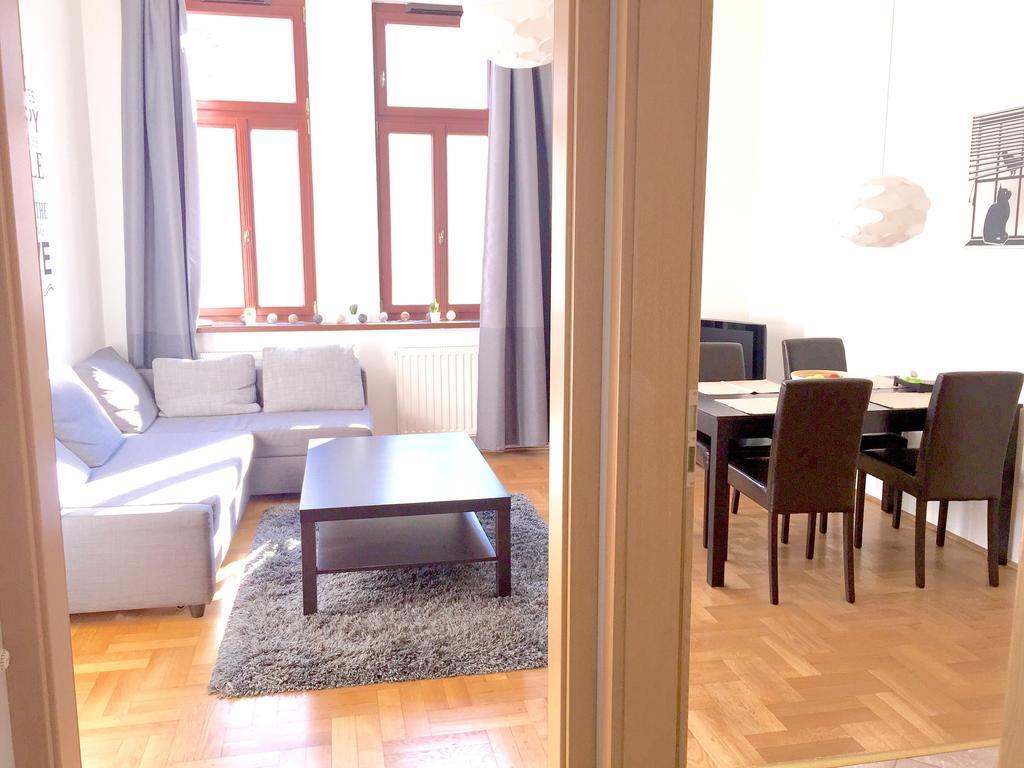 Gozsdu Apartment *